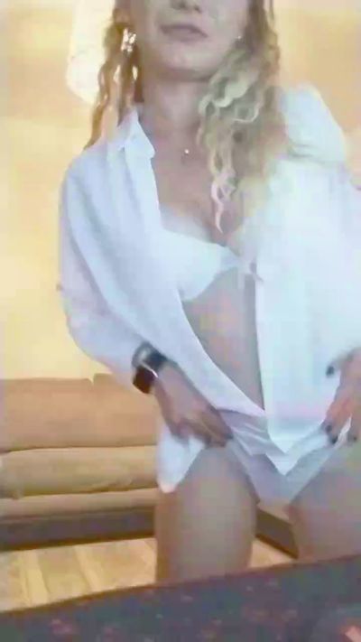 AlessiaCreed live from Italy