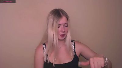 AliceMeaww_ live from United States