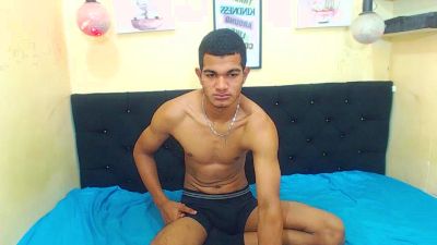 Black_hugecock live from Colombia