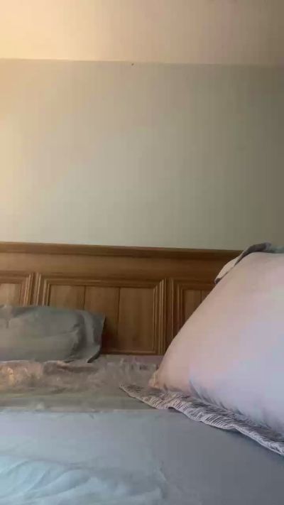 HottyJC live from United Kingdom