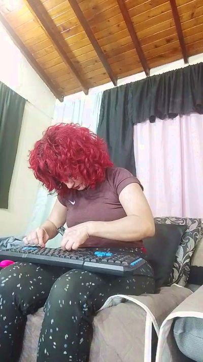 KarinaMolina99 live from Colombia