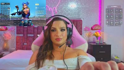KylieVictoria_ live from Colombia
