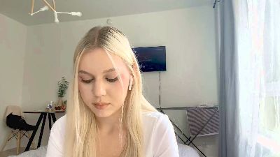 LindaLanda live from United States