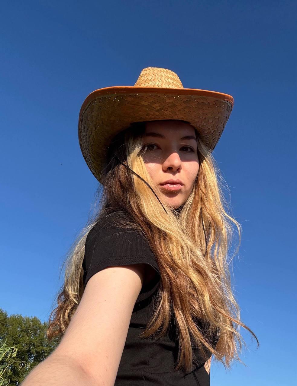 MaryleeElmblad live from France