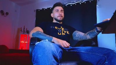 MightyAaronX live from United States