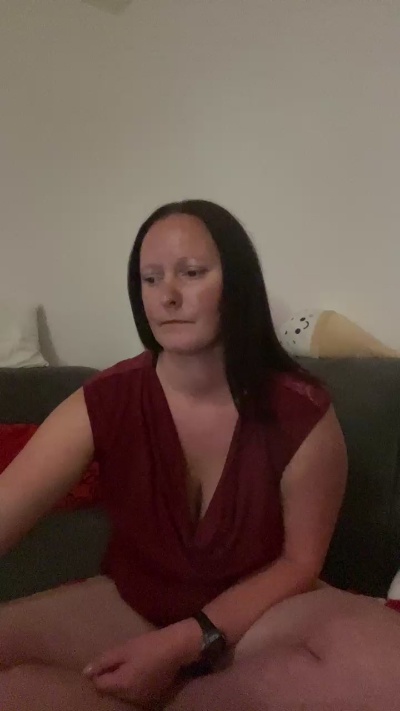 Nadine1990 live from Germany