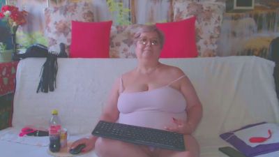 QueenPammy live from United Kingdom