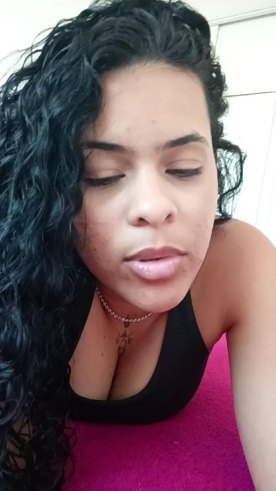 Rayaneolliver live from Brazil