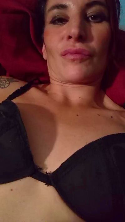 Sexywifey22 live from Italy