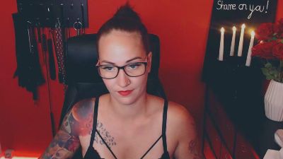 Warren__Jane live from United Kingdom