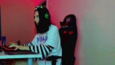 Young_nymph live from United States