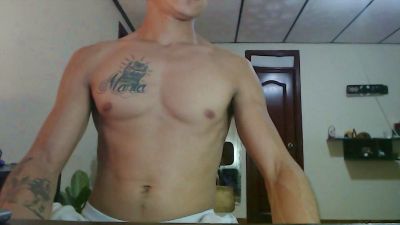 axel_moreno live from Colombia