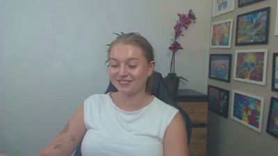 erica_forever live from United Kingdom