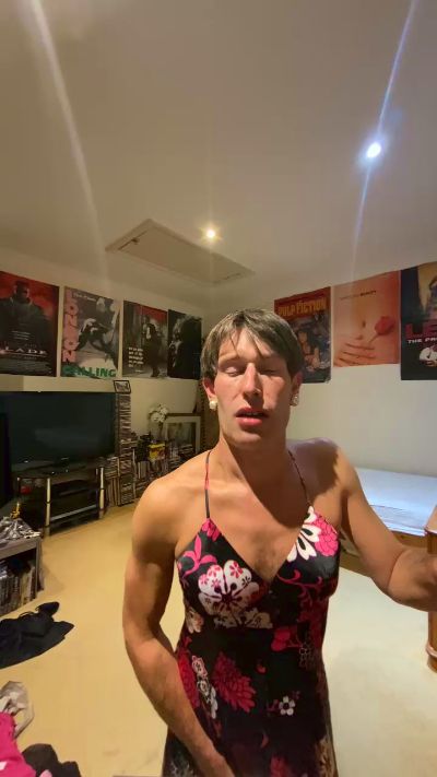 fagboysissy live from United Kingdom