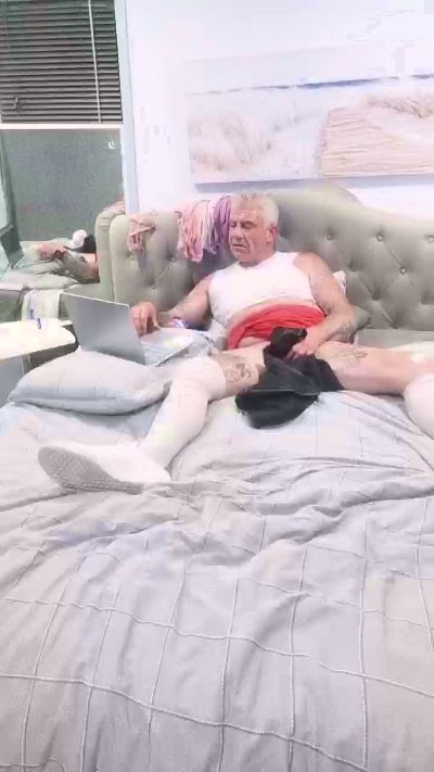 handsolo_porn live from Australia