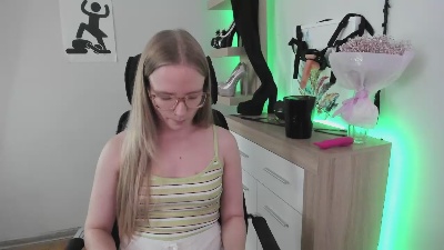hottieNancy live from United Kingdom