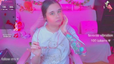 lolisuccub live from United States