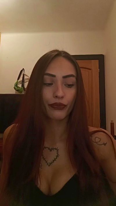 lucia2219 live from Spain