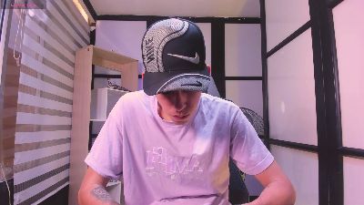 mikebenefleck_ live from Colombia