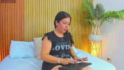 nahia_1 live from Colombia