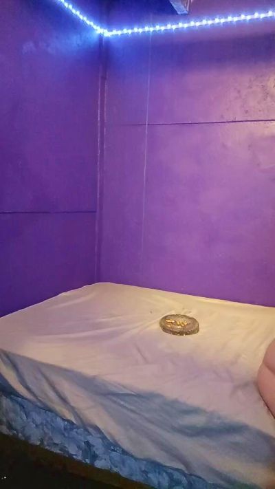 purplediamond79 live from Canada