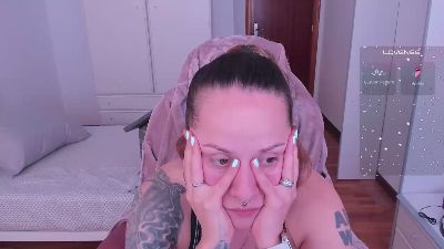 scarletsam live from Colombia