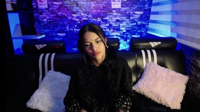 sharlottessence live from Colombia