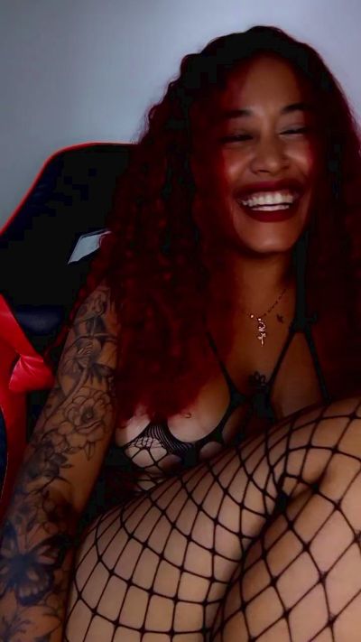 valeriaherrera5 live from Colombia