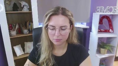 xZoey live from United Kingdom